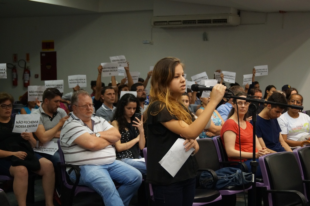 Audiência pública discute fechamento de escolas em Joinville