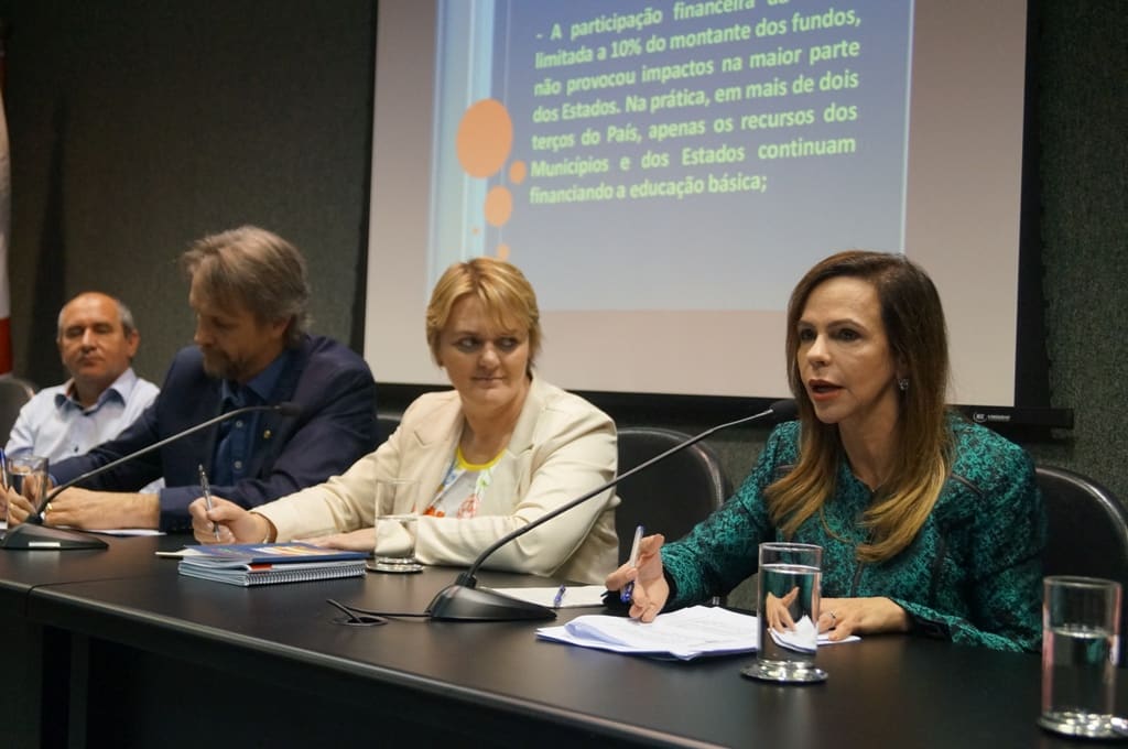 Os parlamentares Pedro Uczai, Luciane Carminatti e Dorinha Rezende conduziram o debate